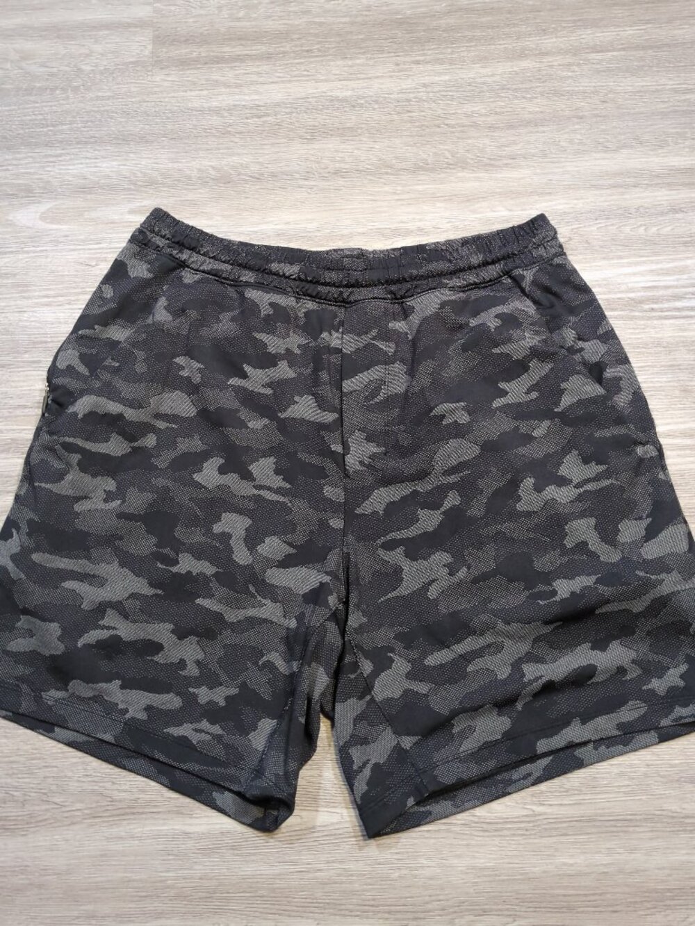 Lululemon Pacebreaker Linerless Shorts 7" Men's Medium Black Camo Athletic